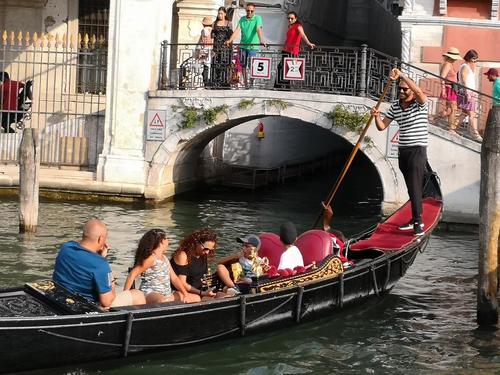 威尼斯水船游戏（威尼斯水船游戏怎么玩）